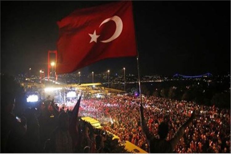 Binlerce kişi darbeye karşı Boğaziçi Köprüsü’nde toplandı!