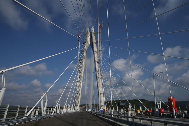 Yavuz Sultan Selim Köprüsü’nün ışıklarını dağcılar takıyor