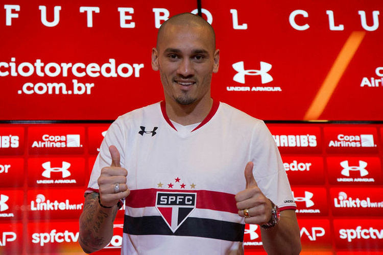 Galatasaray Maicon için teklif yükseltti!