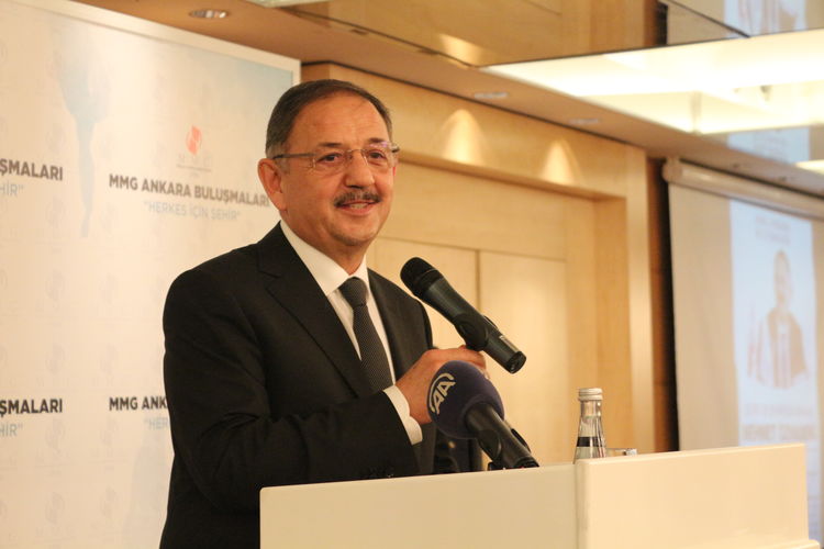 Bakan Özhaseki ve Mimar Mühendisler grubu bir araya geldi