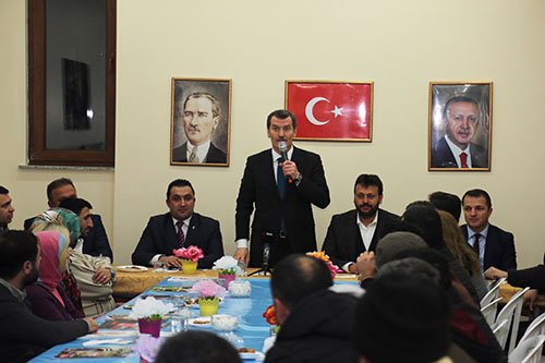 AK Parti’nin Zeytinburnu adayı Arısoy, kentsel dönüşüm konusunda vatandaşı dinledi