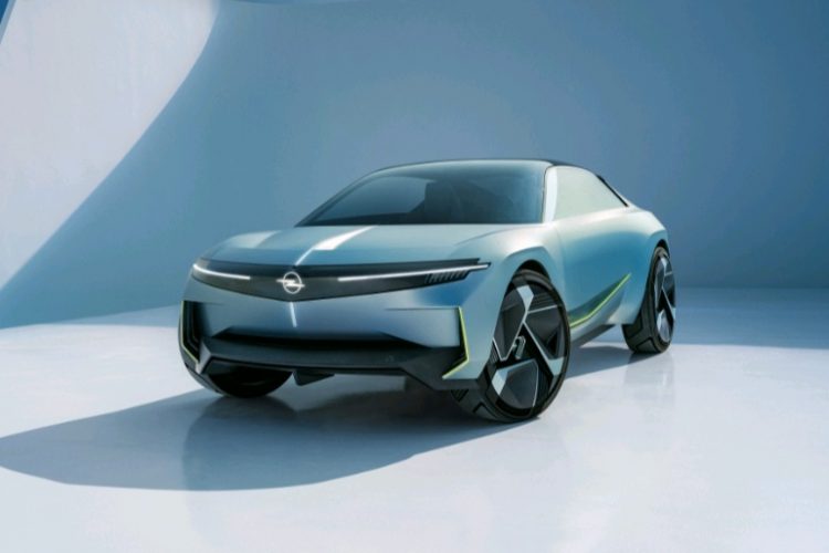 Opel’in Konsept Aracı Experimental, markanın geleceğe dair vizyonunu net şekilde yansıtıyor!