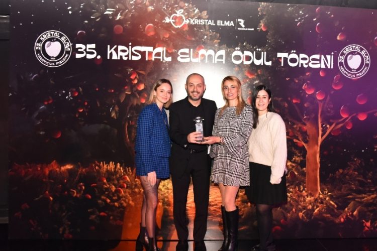 Mercedes-Benz Kamyon, 2023 yılındaki yaratıcı projeleriyle Kristal Elma ve Felis ödülü almaya hak kazandı 