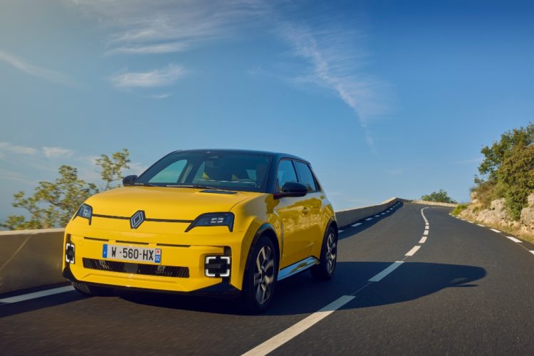 Renault 5-E Tech %100 elektrikli test sürüşleri Nice’te gerçekleşiyor