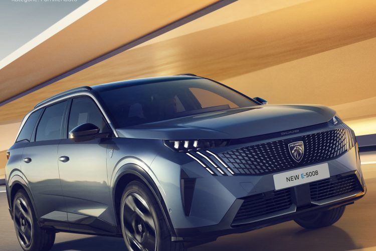 7 koltuklu yeni Peugoet e-5008 Altın Direksiyon Ödüllerinde “En iyi aile aracı” seçildi